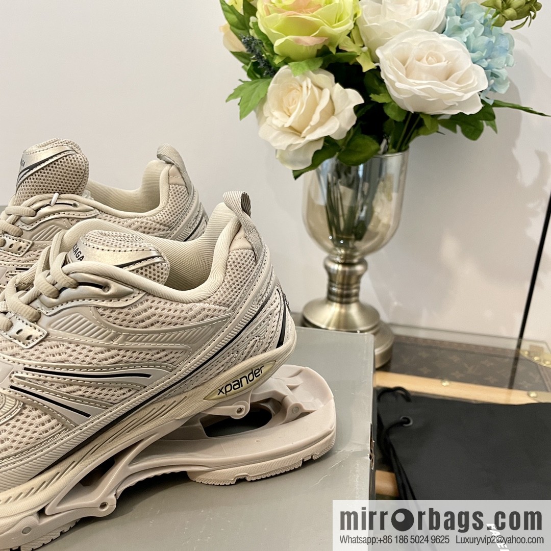 𝐁𝐚𝐥𝐞𝐧𝐜𝐢𝐚𝐠𝐚|||𝐗-𝐏𝐚𝐧𝐝𝐞𝐫 series. Vintage old spring shoes