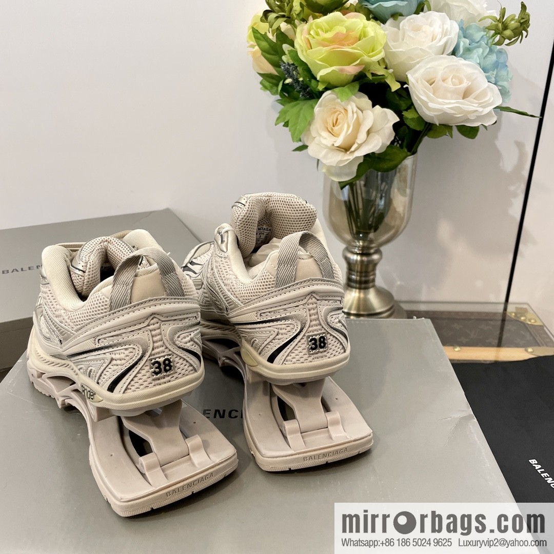 𝐁𝐚𝐥𝐞𝐧𝐜𝐢𝐚𝐠𝐚|||𝐗-𝐏𝐚𝐧𝐝𝐞𝐫 series. Vintage old spring shoes