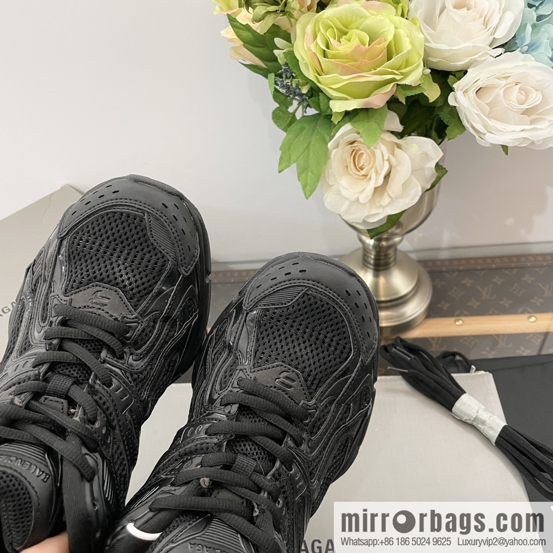 𝐁𝐚𝐥𝐞𝐧𝐜𝐢𝐚𝐠𝐚|||𝐗-𝐏𝐚𝐧𝐝𝐞𝐫 series. Vintage old spring shoes