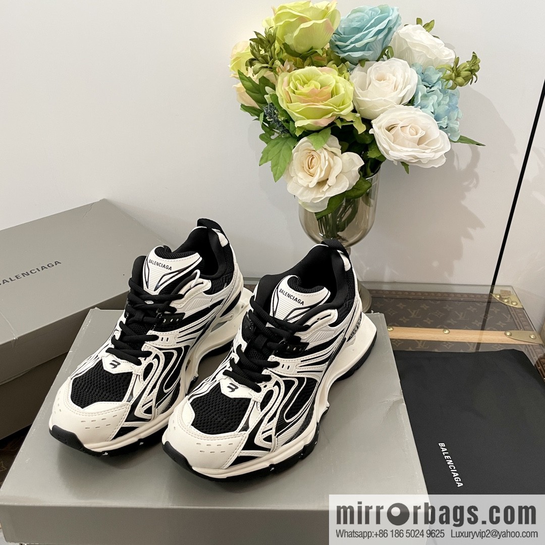 𝐁𝐚𝐥𝐞𝐧𝐜𝐢𝐚𝐠𝐚|||𝐗-𝐏𝐚𝐧𝐝𝐞𝐫 series. Vintage old spring shoes