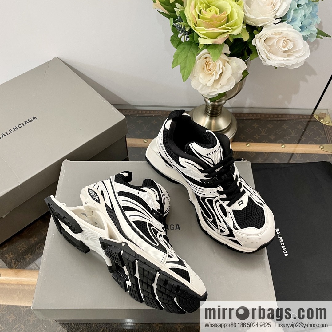 𝐁𝐚𝐥𝐞𝐧𝐜𝐢𝐚𝐠𝐚|||𝐗-𝐏𝐚𝐧𝐝𝐞𝐫 series. Vintage old spring shoes