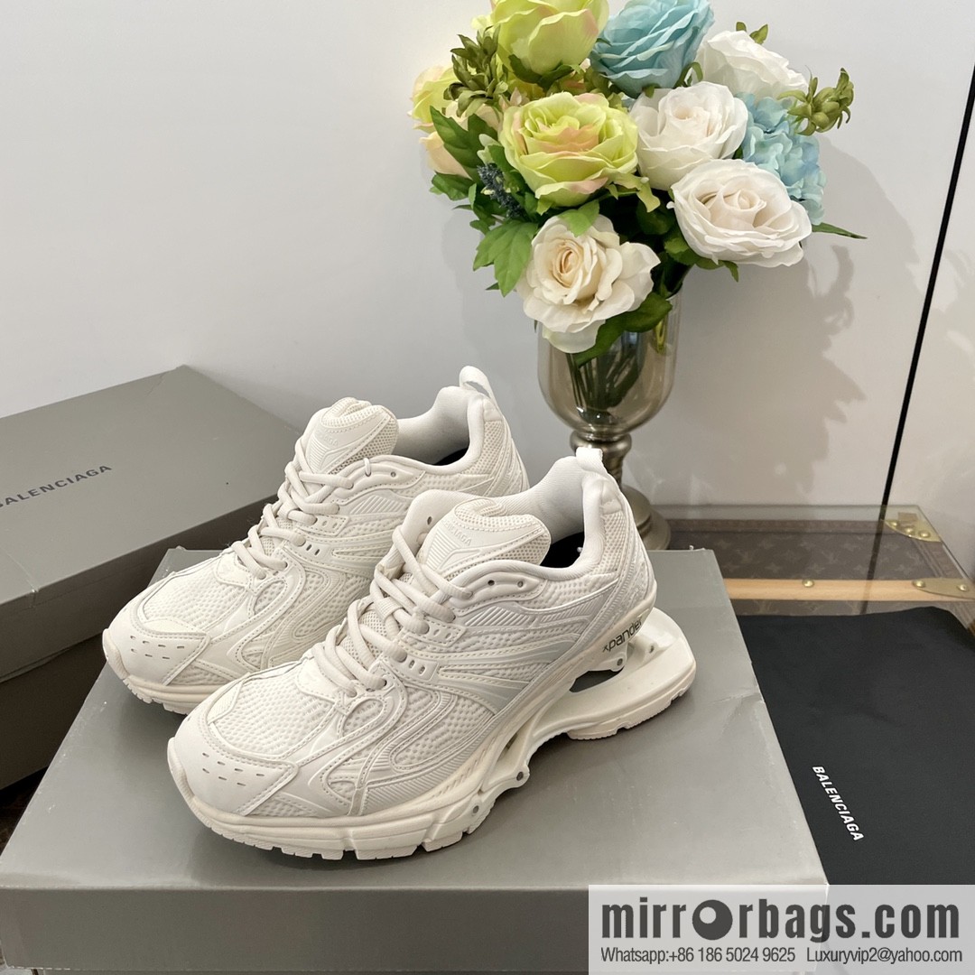 𝐁𝐚𝐥𝐞𝐧𝐜𝐢𝐚𝐠𝐚|||𝐗-𝐏𝐚𝐧𝐝𝐞𝐫 series. Vintage old spring shoes