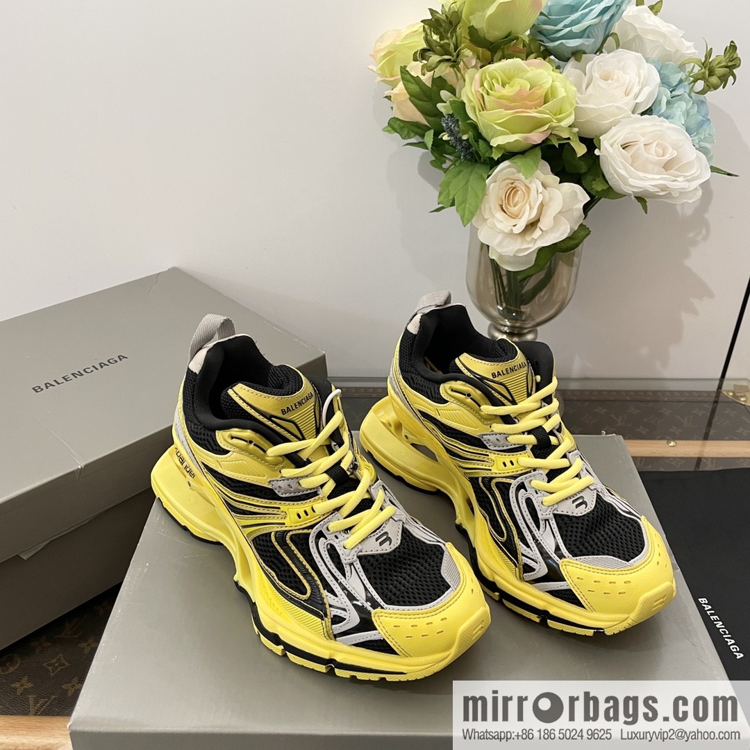 𝐁𝐚𝐥𝐞𝐧𝐜𝐢𝐚𝐠𝐚|||𝐗-𝐏𝐚𝐧𝐝𝐞𝐫 series. Vintage old spring shoes