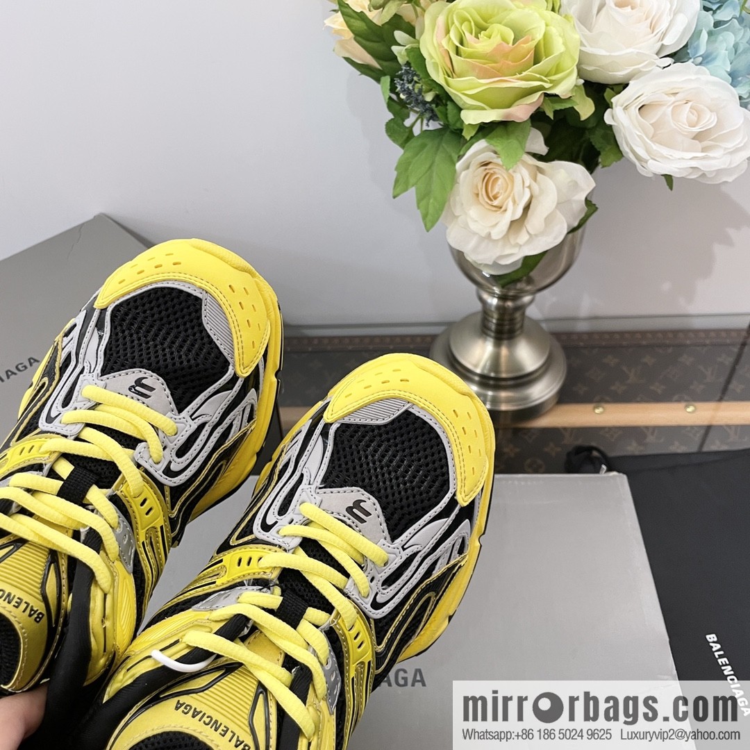 𝐁𝐚𝐥𝐞𝐧𝐜𝐢𝐚𝐠𝐚|||𝐗-𝐏𝐚𝐧𝐝𝐞𝐫 series. Vintage old spring shoes