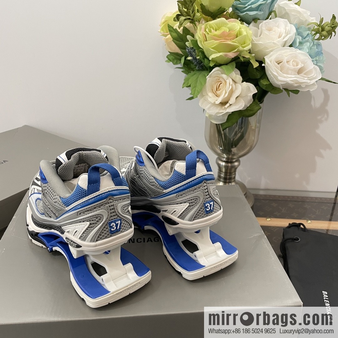 𝐁𝐚𝐥𝐞𝐧𝐜𝐢𝐚𝐠𝐚|||𝐗-𝐏𝐚𝐧𝐝𝐞𝐫 series. Vintage old spring shoes