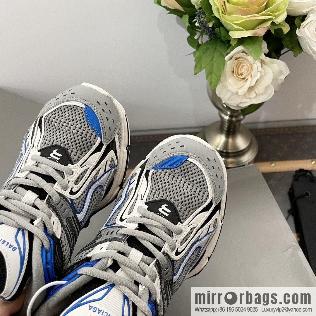 𝐁𝐚𝐥𝐞𝐧𝐜𝐢𝐚𝐠𝐚|||𝐗-𝐏𝐚𝐧𝐝𝐞𝐫 series. Vintage old spring shoes