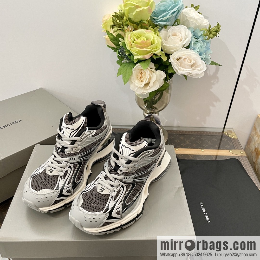 𝐁𝐚𝐥𝐞𝐧𝐜𝐢𝐚𝐠𝐚|||𝐗-𝐏𝐚𝐧𝐝𝐞𝐫 series. Vintage old spring shoes