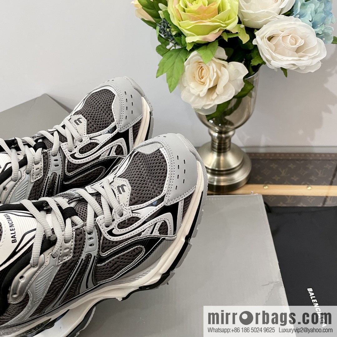 𝐁𝐚𝐥𝐞𝐧𝐜𝐢𝐚𝐠𝐚|||𝐗-𝐏𝐚𝐧𝐝𝐞𝐫 series. Vintage old spring shoes