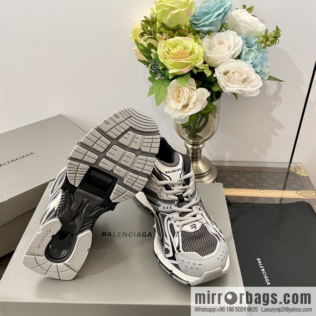 𝐁𝐚𝐥𝐞𝐧𝐜𝐢𝐚𝐠𝐚|||𝐗-𝐏𝐚𝐧𝐝𝐞𝐫 series. Vintage old spring shoes