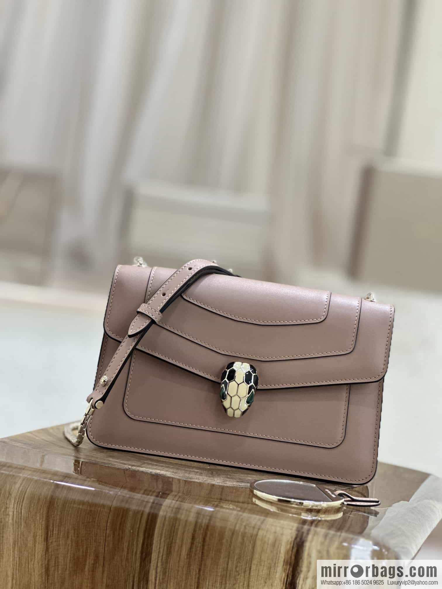 𝘽𝙑𝙇𝙂𝘼𝙍𝙄𝙎𝙀𝙍𝙋𝙀𝙉𝙏𝙄𝙁𝙊𝙍𝙀𝙑𝙀𝙍 counter hot-selling series Serpenti Forever exquisite crossbody bag Model: 38102