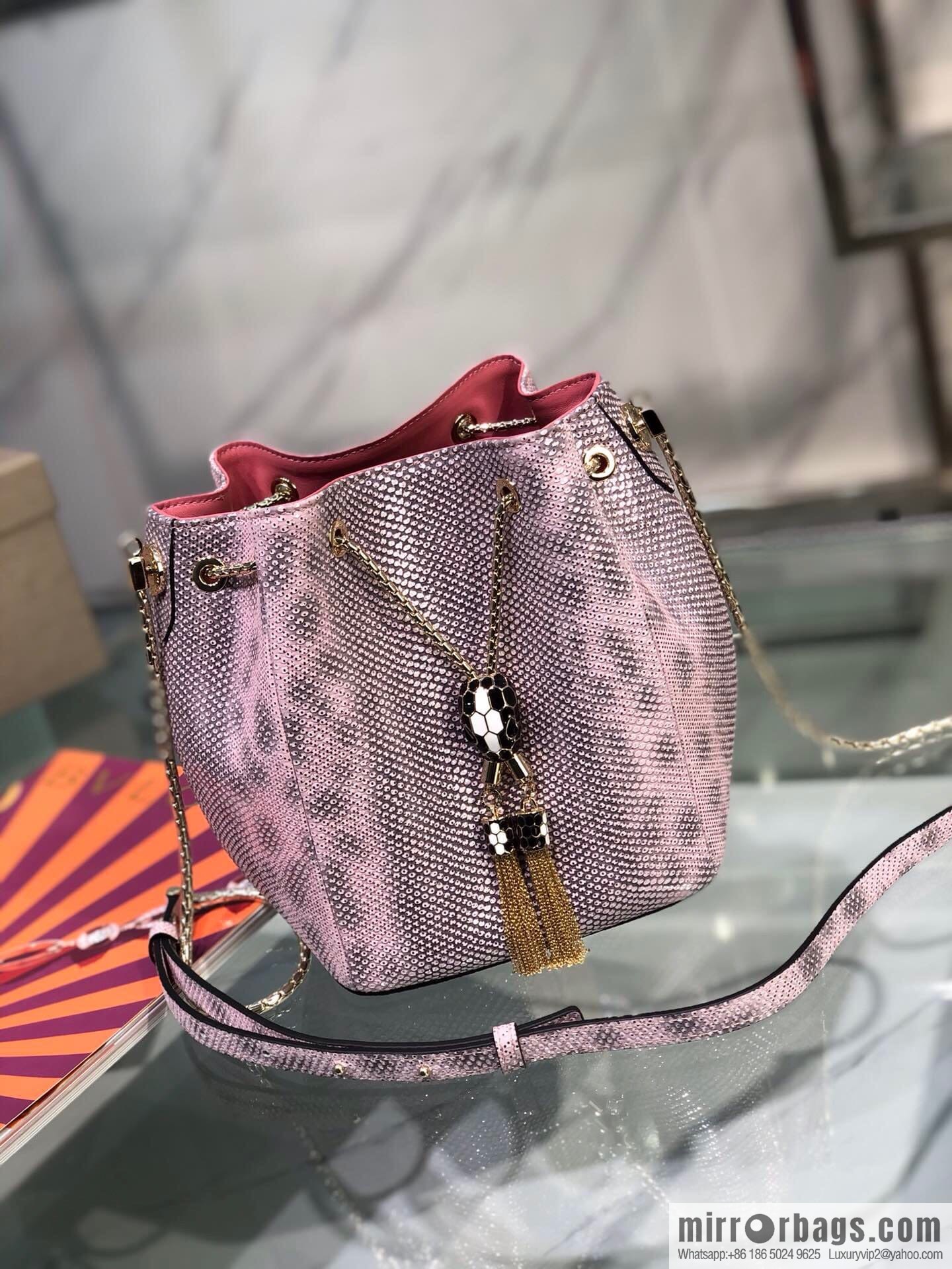 BVLGARI (Bulgari) early spring limited edition new - red water snakeskin beautiful barrel bag model: 287614