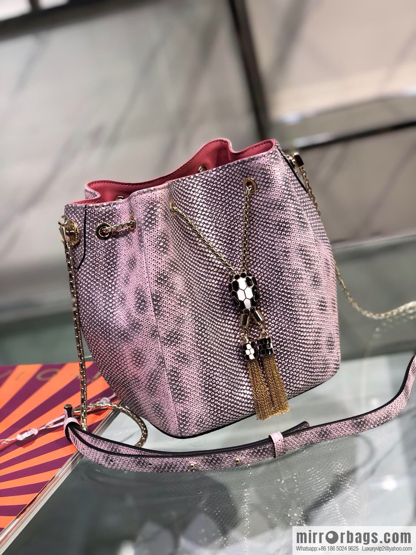 BVLGARI (Bulgari) early spring limited edition new - red water snakeskin beautiful barrel bag model: 287614