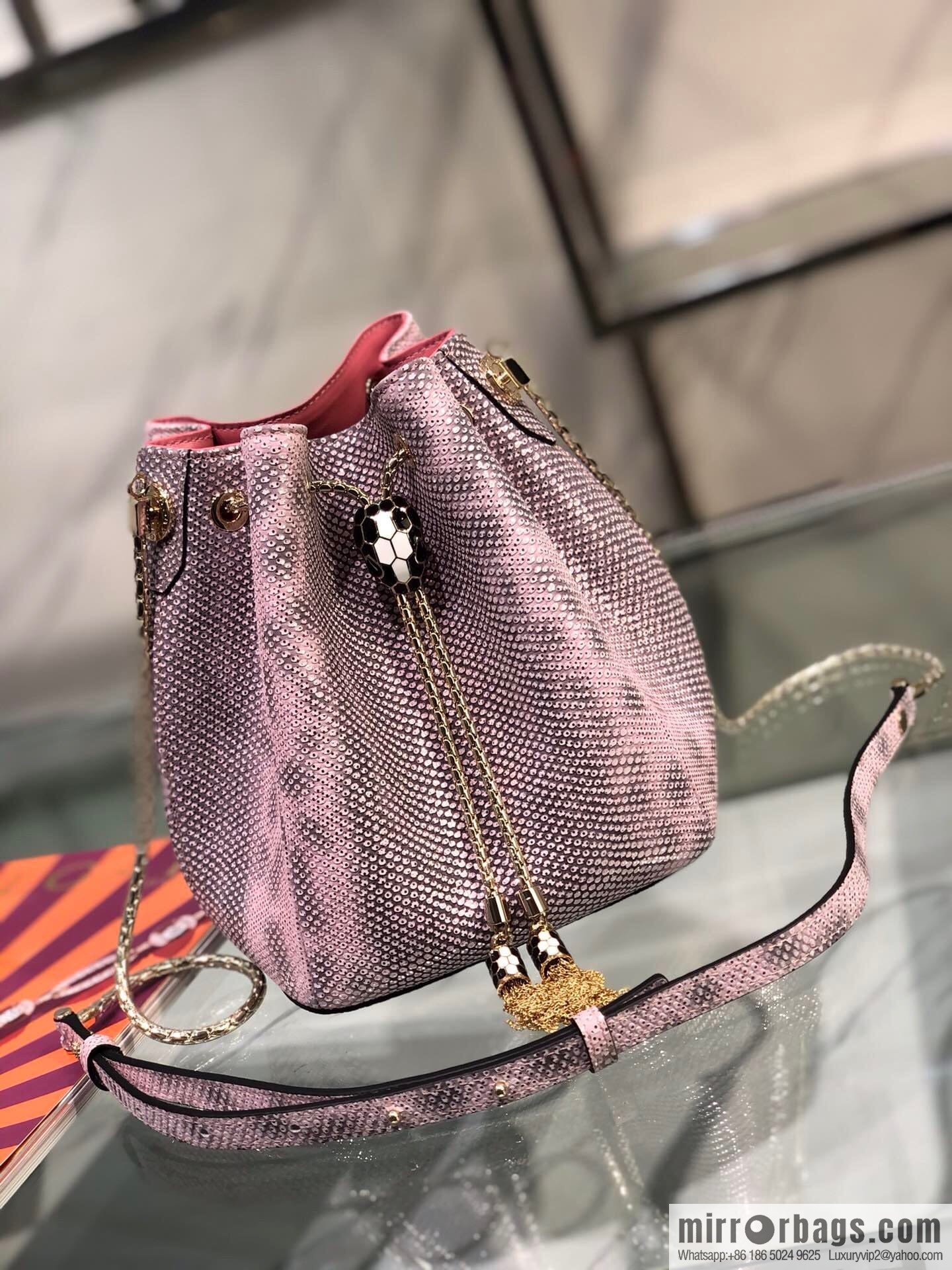 BVLGARI (Bulgari) early spring limited edition new - red water snakeskin beautiful barrel bag model: 287614