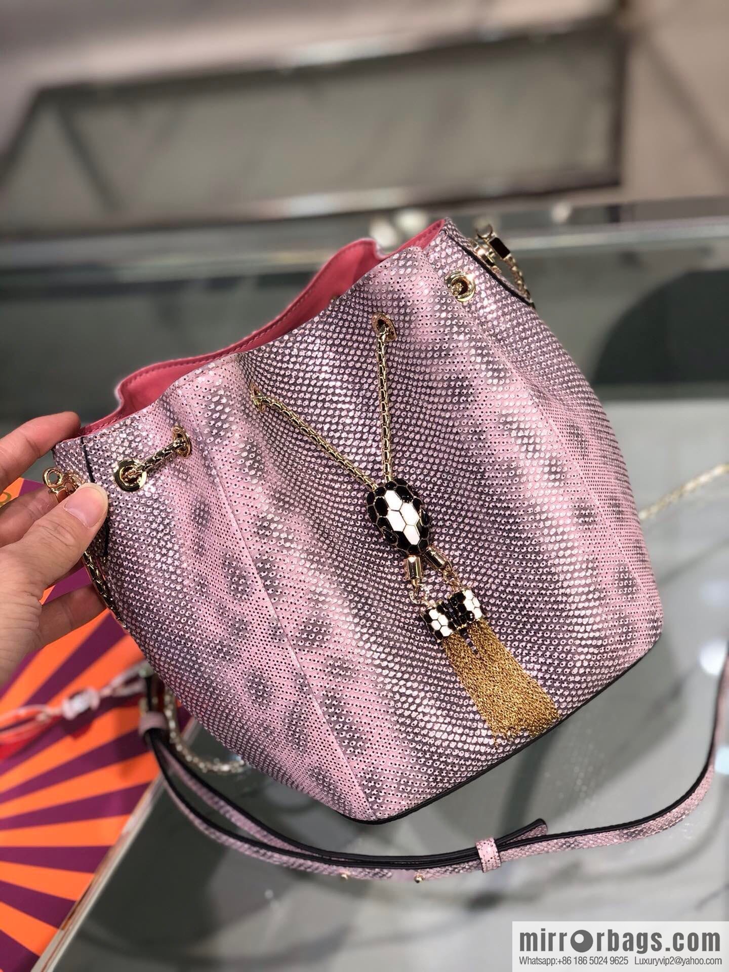 BVLGARI (Bulgari) early spring limited edition new - red water snakeskin beautiful barrel bag model: 287614