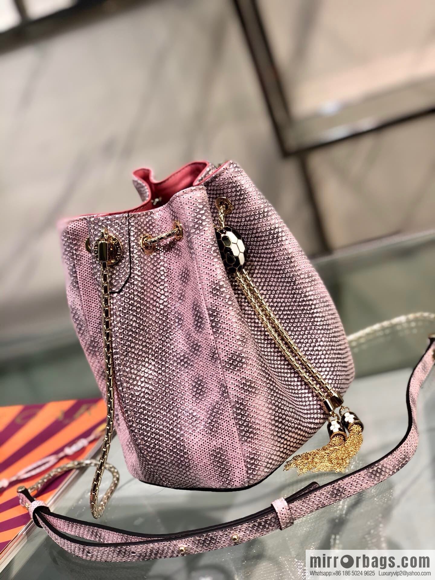 BVLGARI (Bulgari) early spring limited edition new - red water snakeskin beautiful barrel bag model: 287614