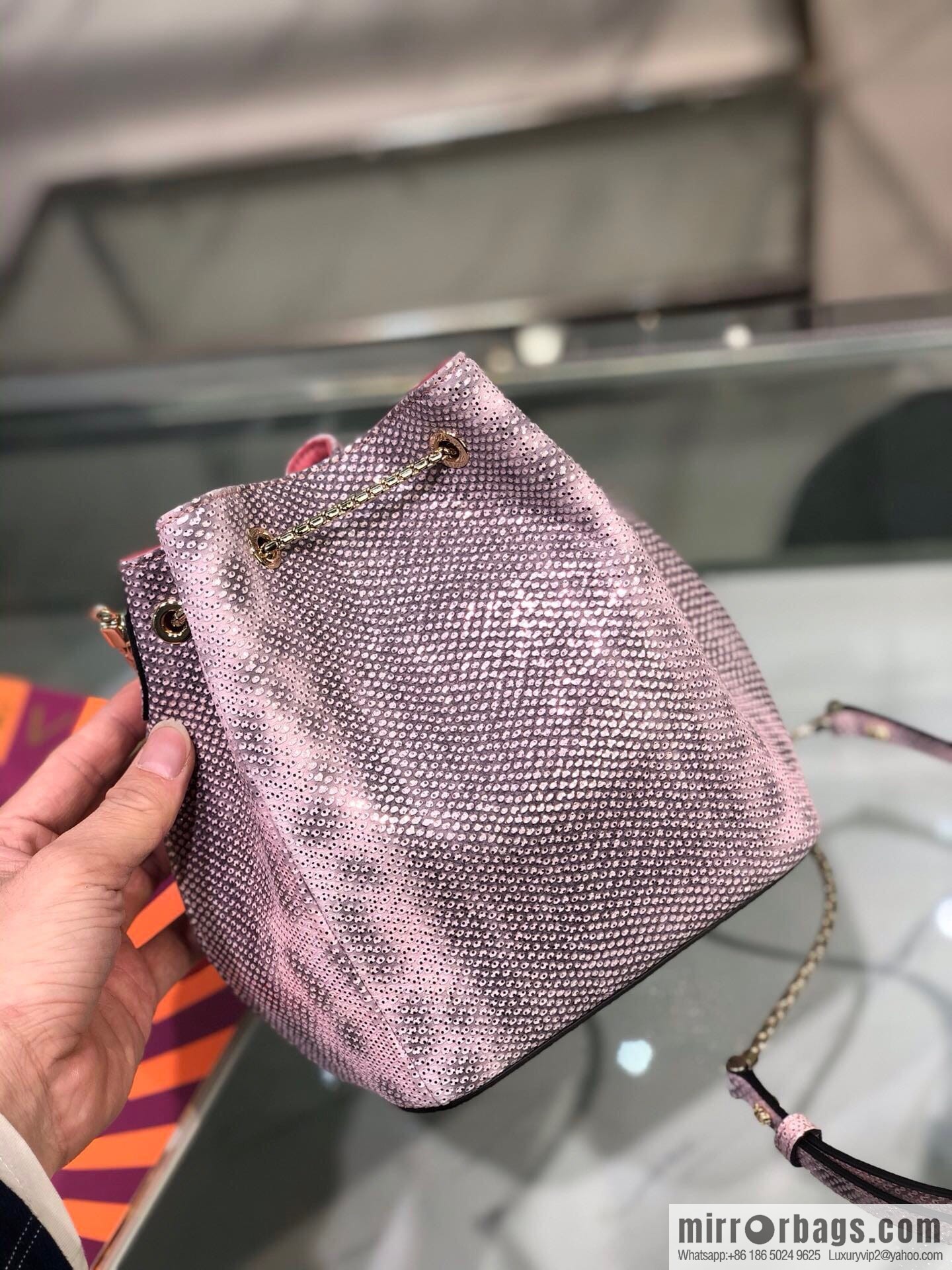 BVLGARI (Bulgari) early spring limited edition new - red water snakeskin beautiful barrel bag model: 287614
