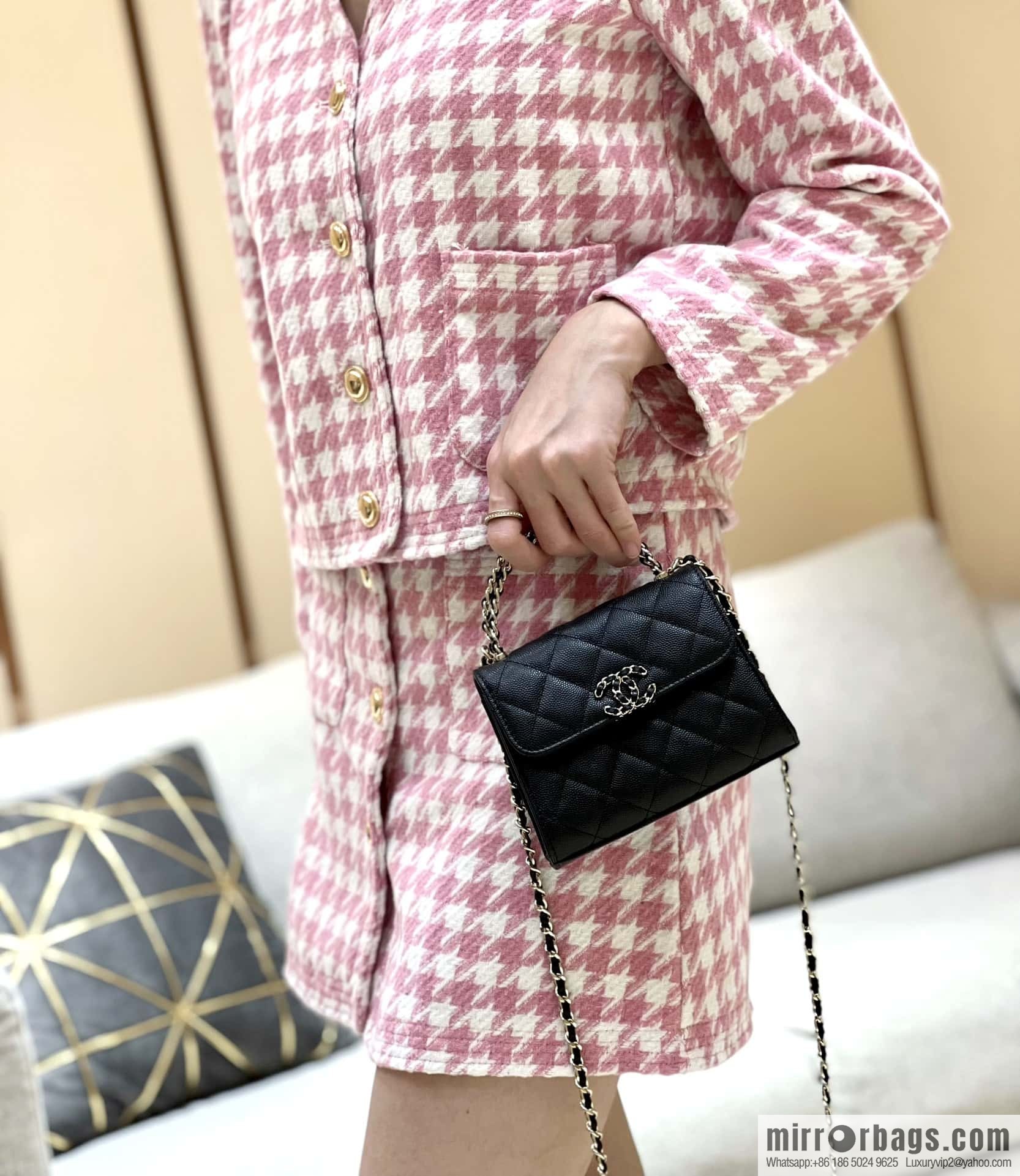 CHANEL 23P spring and summer trailer series Kelly leather handle bag AP3237 black