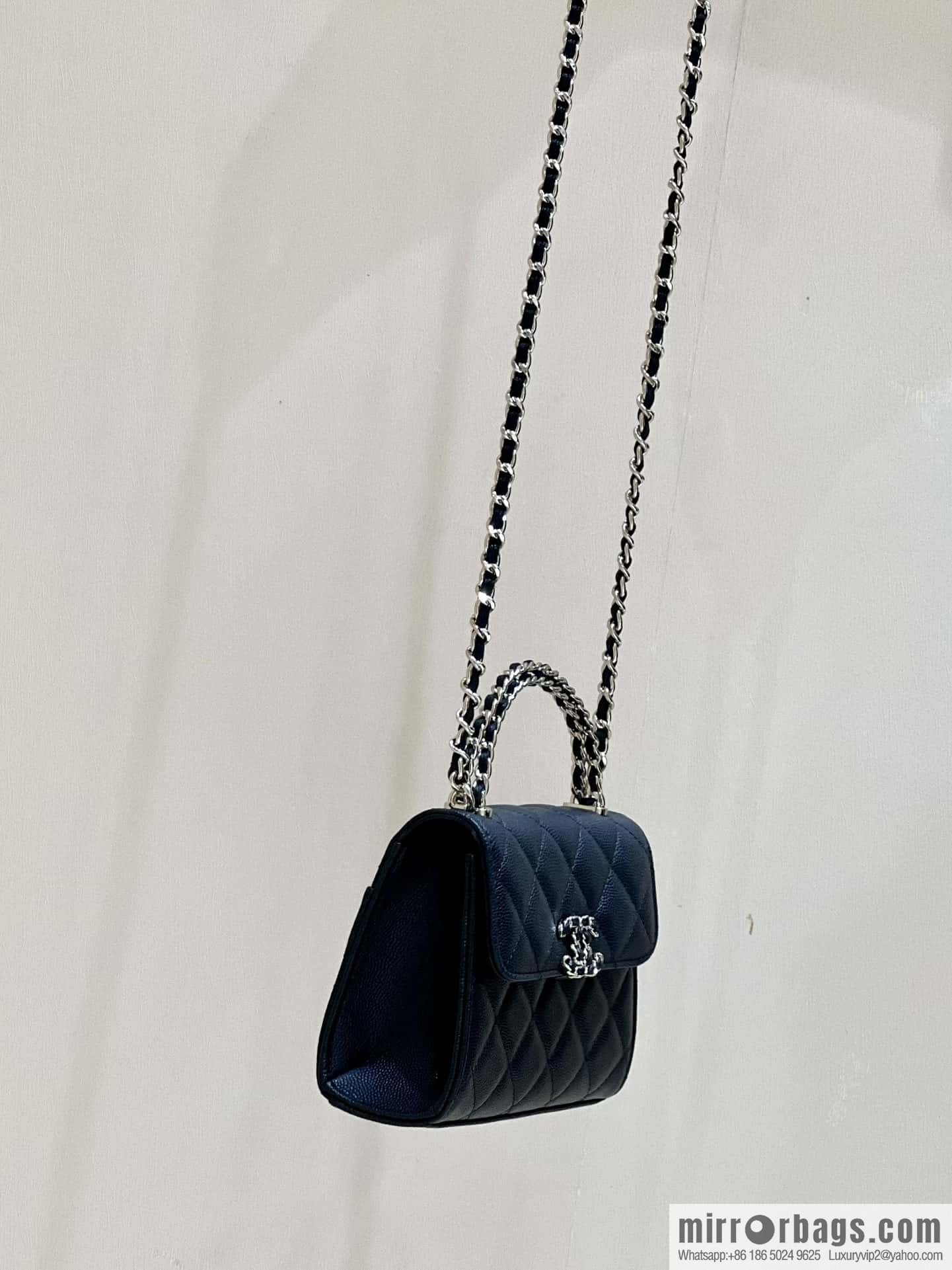CHANEL 23P spring and summer trailer series Kelly leather handle bag AP3237 black