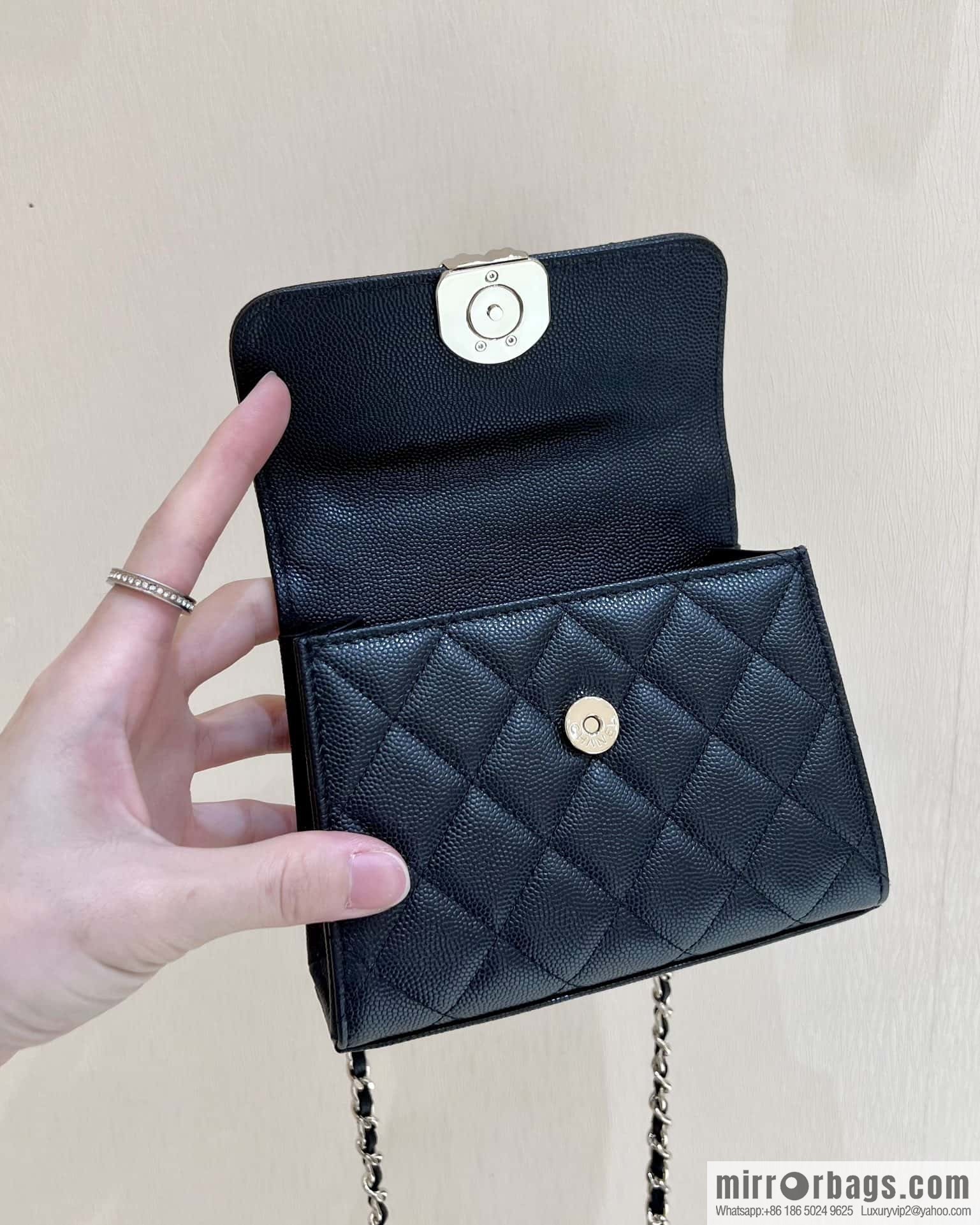 CHANEL 23P spring and summer trailer series Kelly leather handle bag AP3237 black