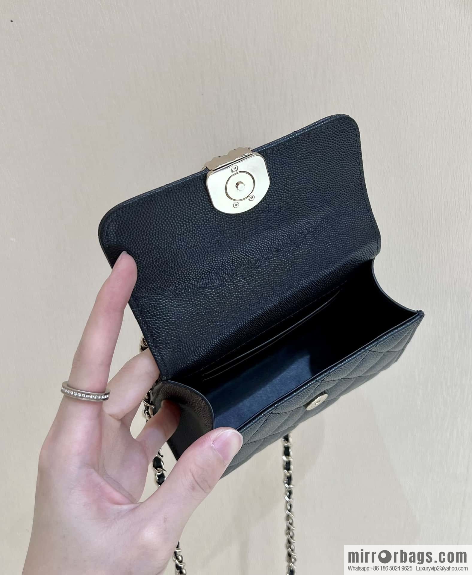 CHANEL 23P spring and summer trailer series Kelly leather handle bag AP3237 black