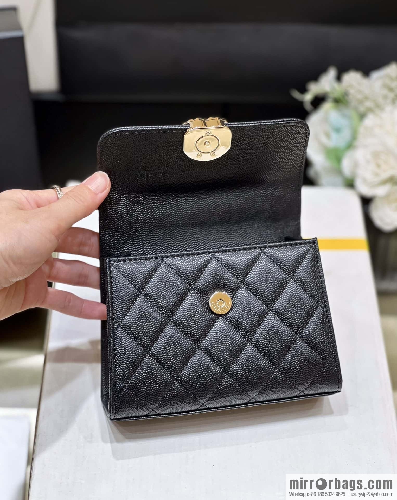 CHANEL 23P spring and summer trailer series Kelly leather handle bag AP3237 black