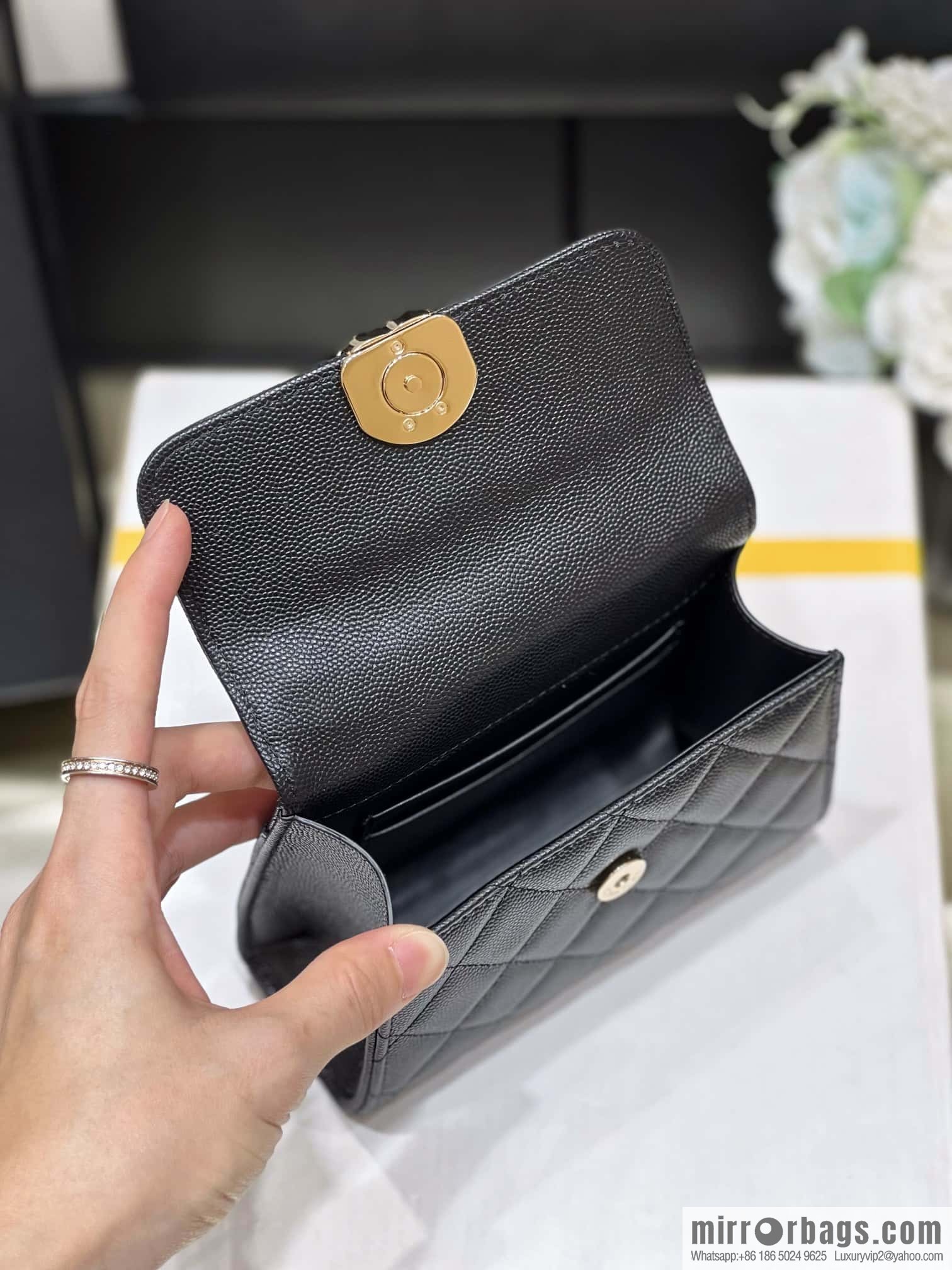 CHANEL 23P spring and summer trailer series Kelly leather handle bag AP3237 black