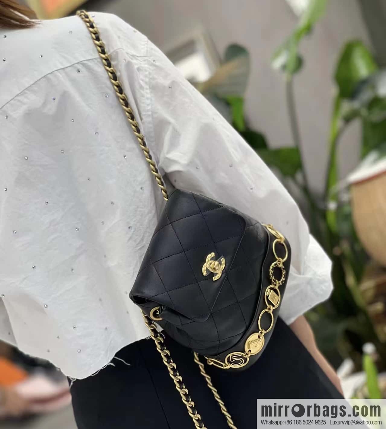 CHANEL 23B autumn and winter trailer series, badge double backpack AS4275