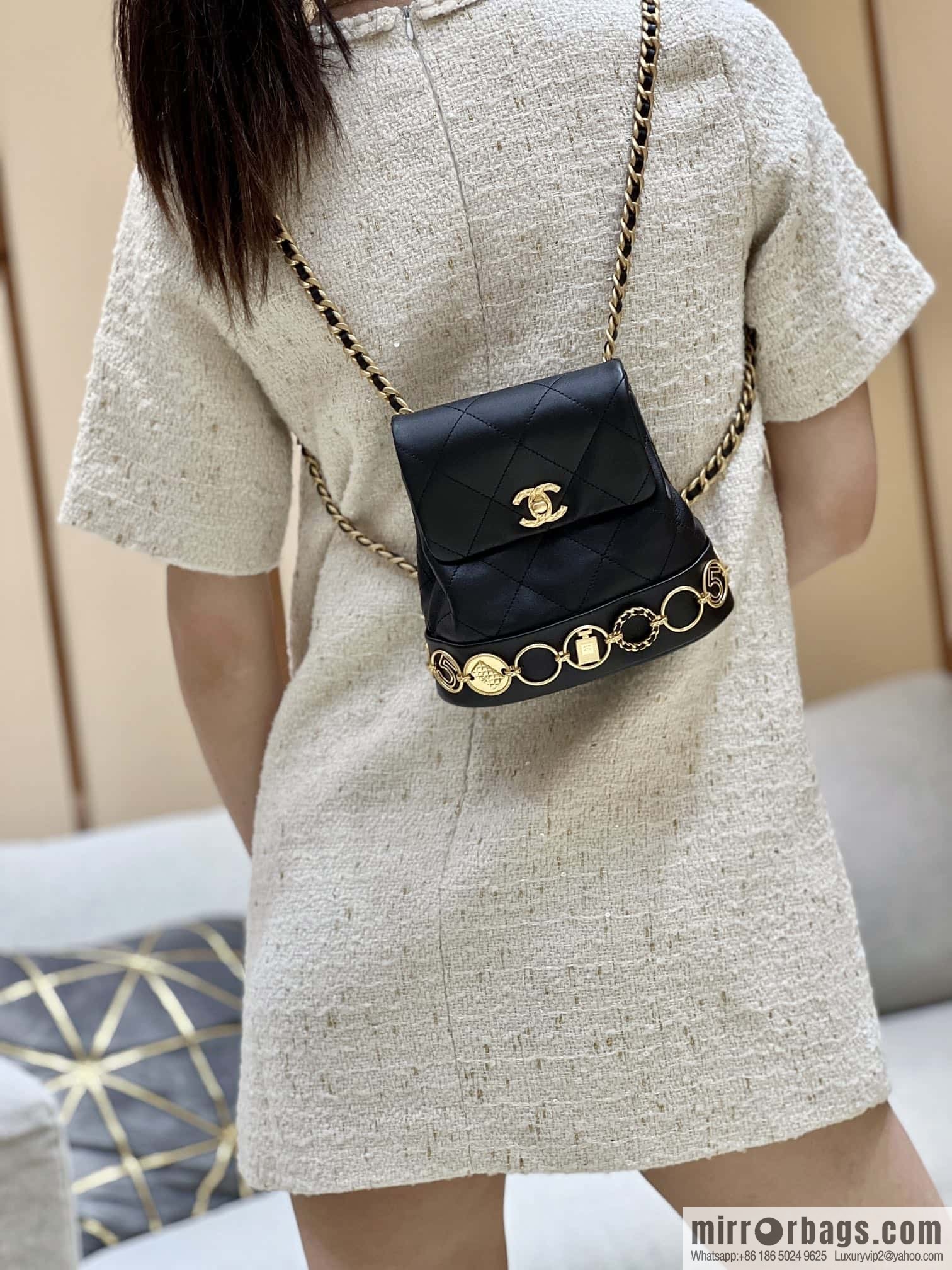 CHANEL 23B autumn and winter trailer series, badge double backpack AS4275