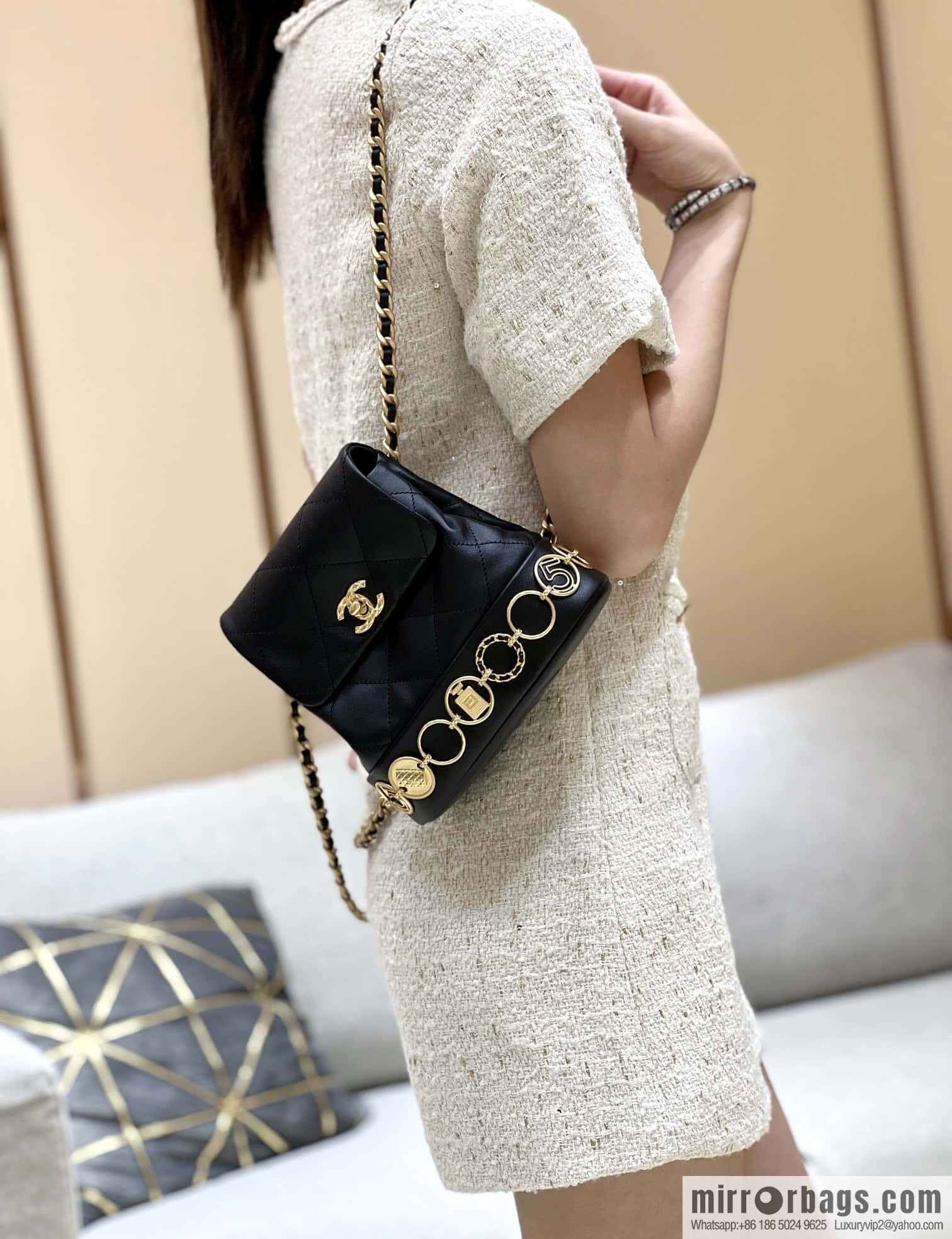 CHANEL 23B autumn and winter trailer series, badge double backpack AS4275