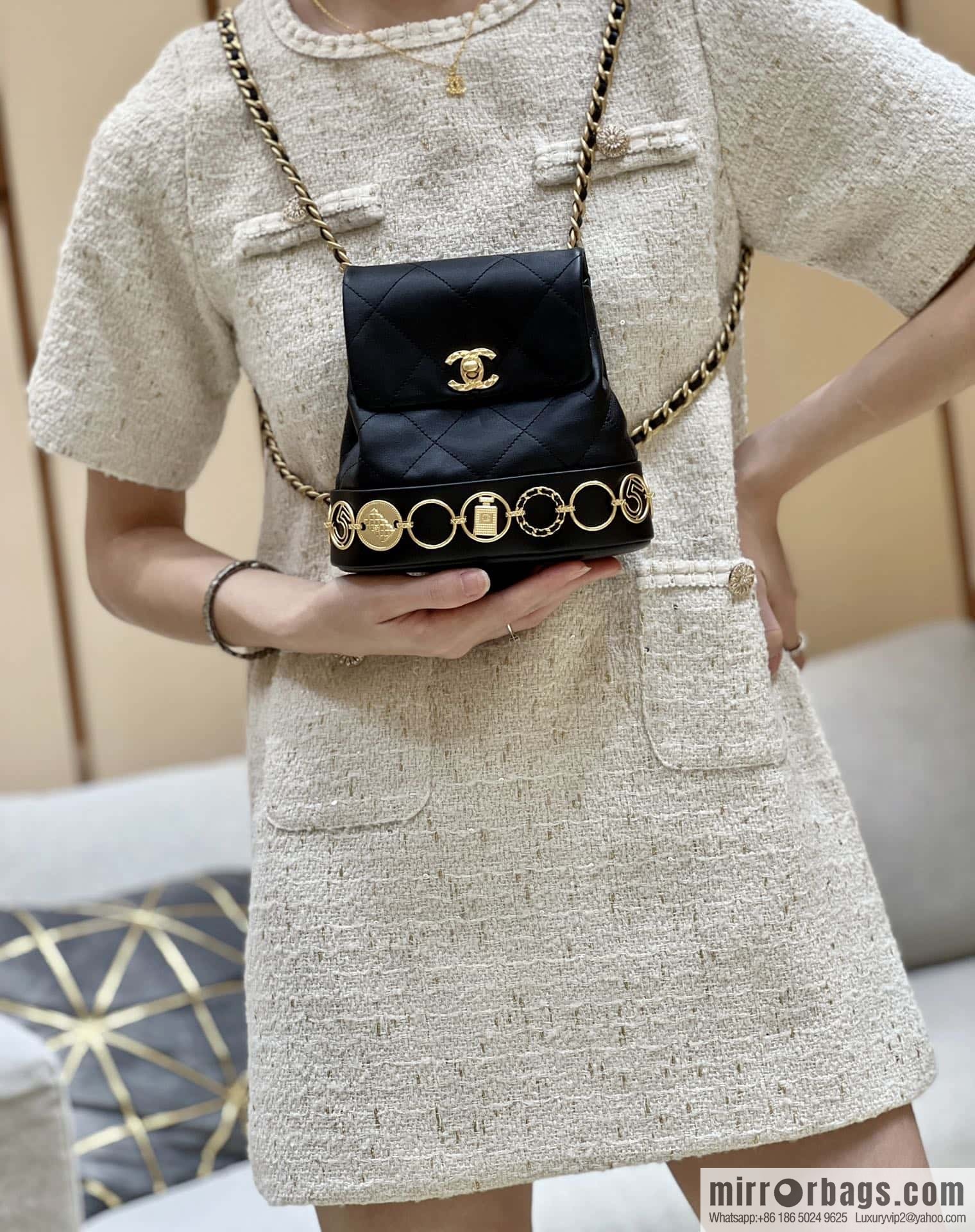 CHANEL 23B autumn and winter trailer series, badge double backpack AS4275