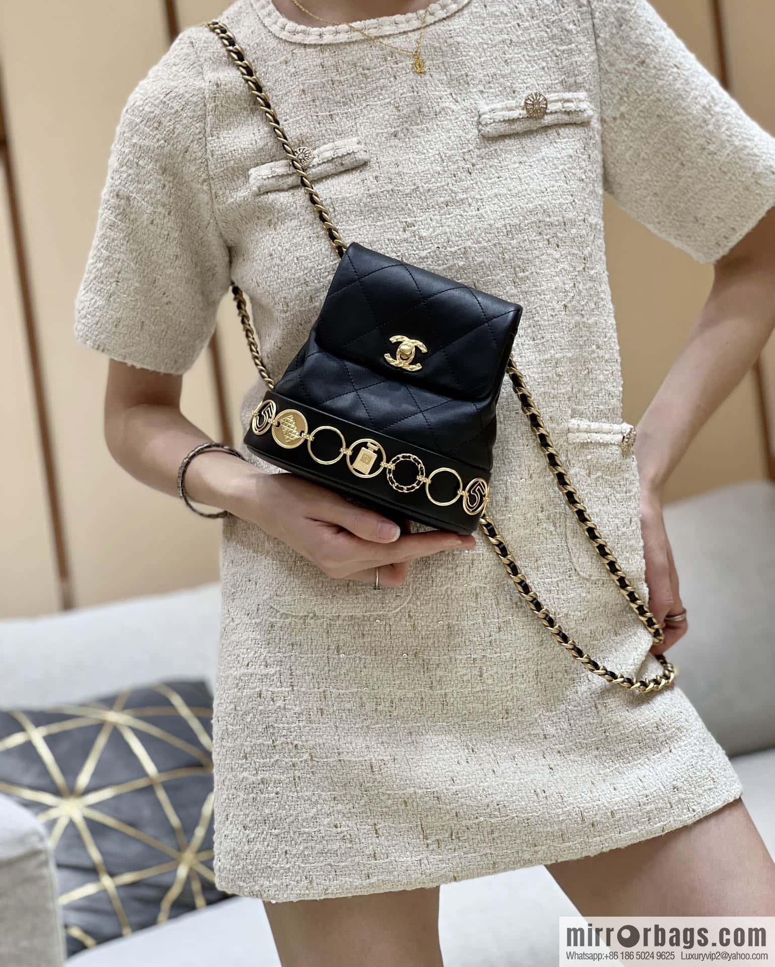 CHANEL 23B autumn and winter trailer series, badge double backpack AS4275