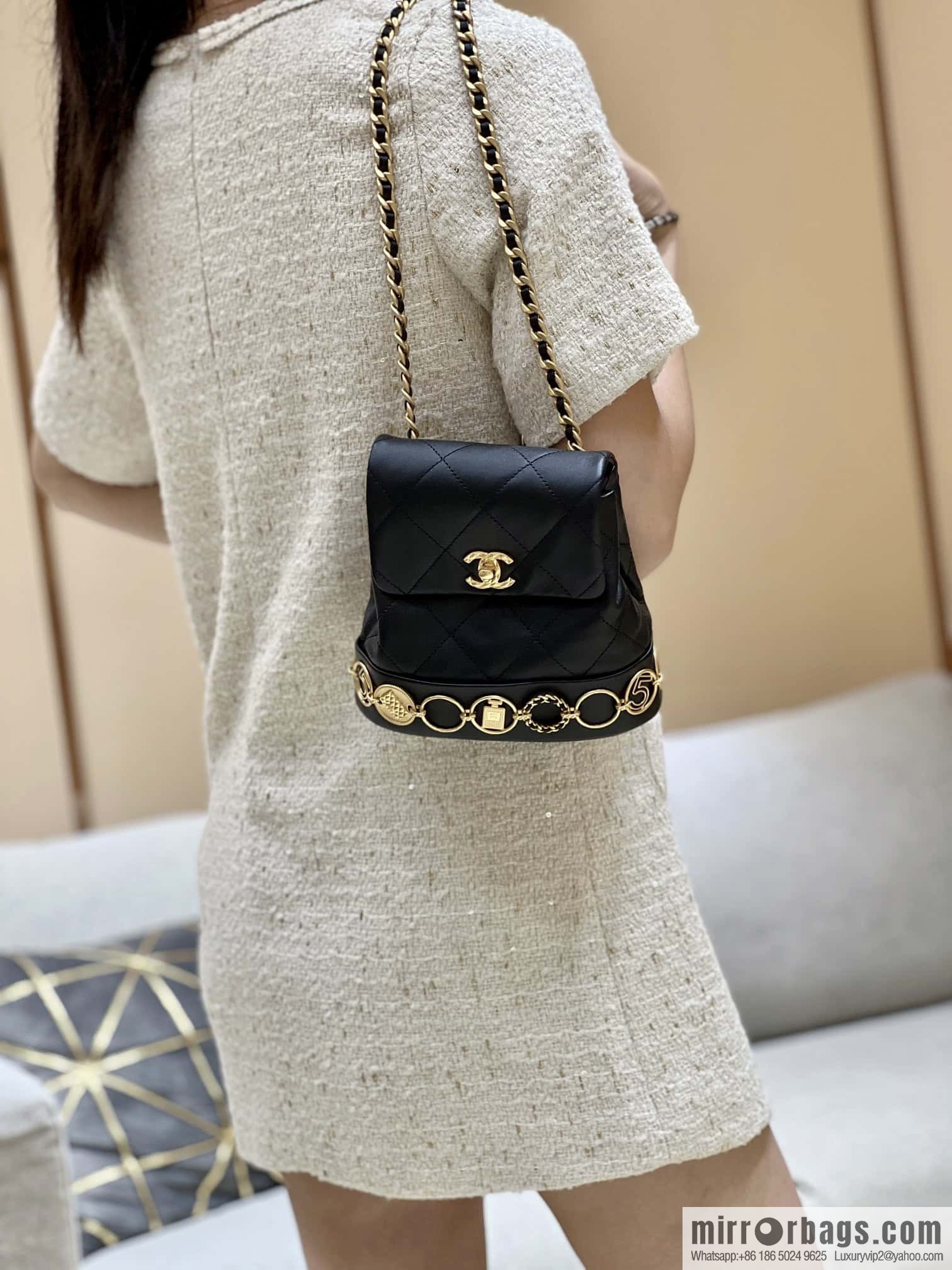CHANEL 23B autumn and winter trailer series, badge double backpack AS4275