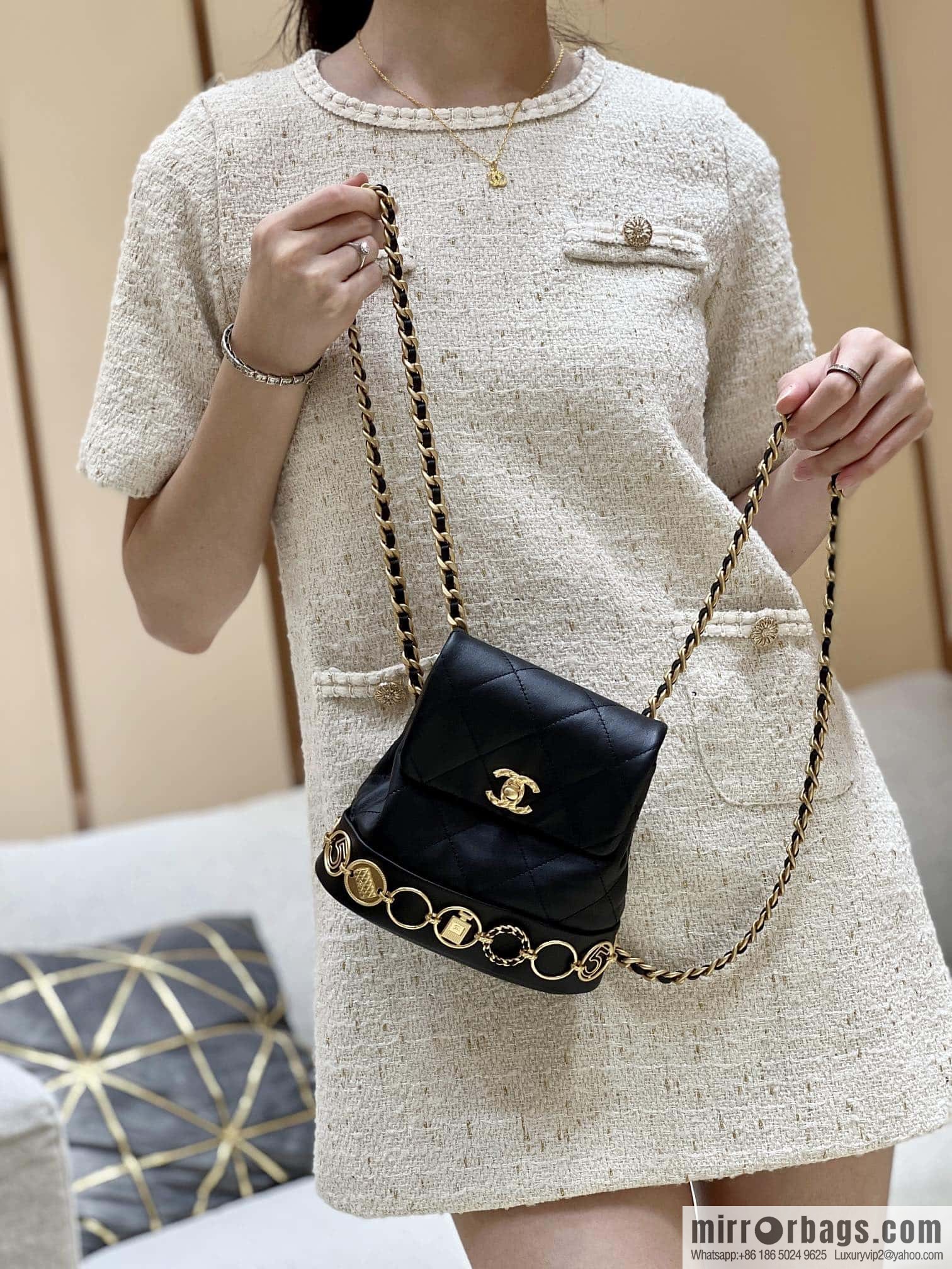 CHANEL 23B autumn and winter trailer series, badge double backpack AS4275