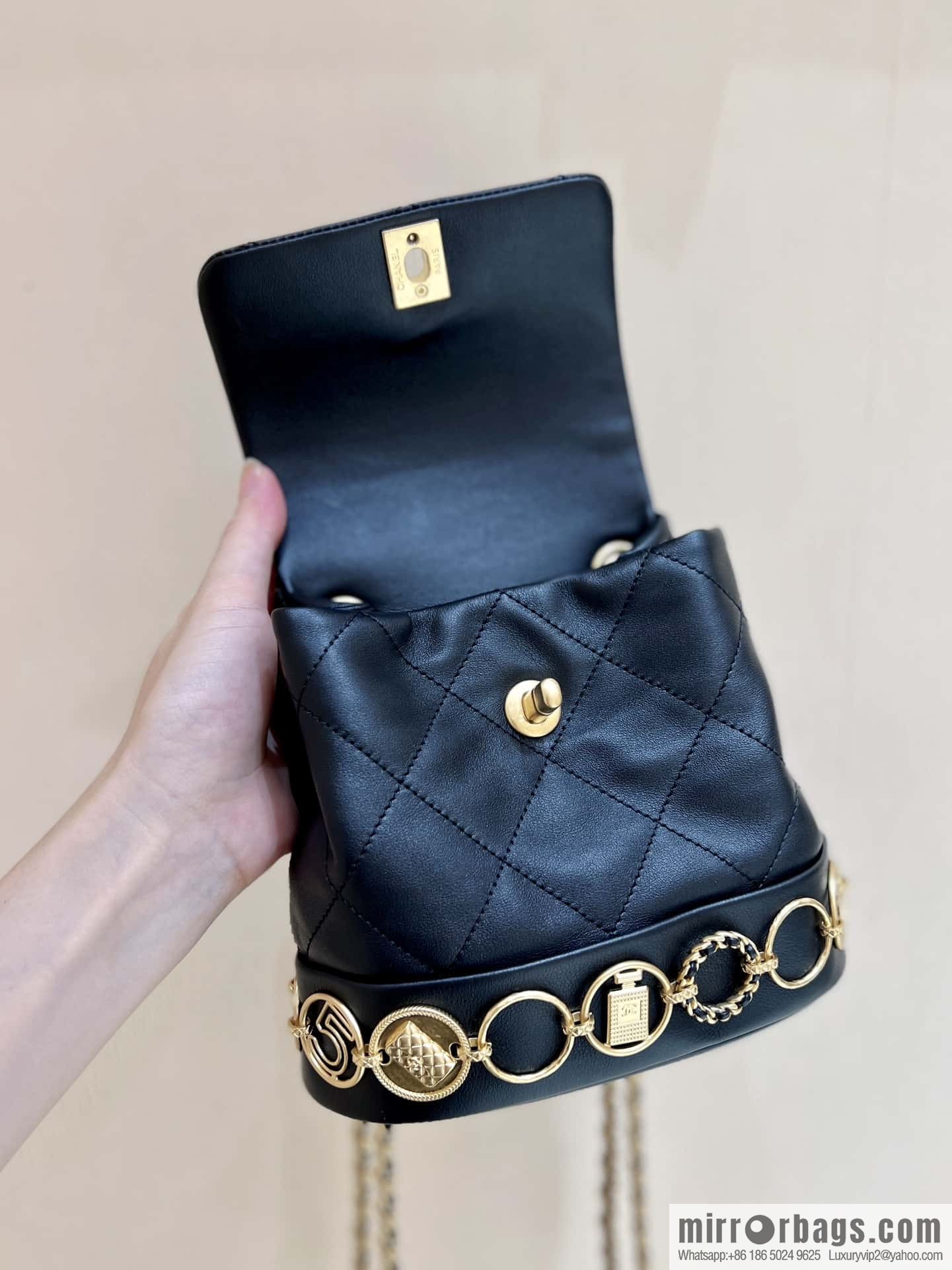 CHANEL 23B autumn and winter trailer series, badge double backpack AS4275