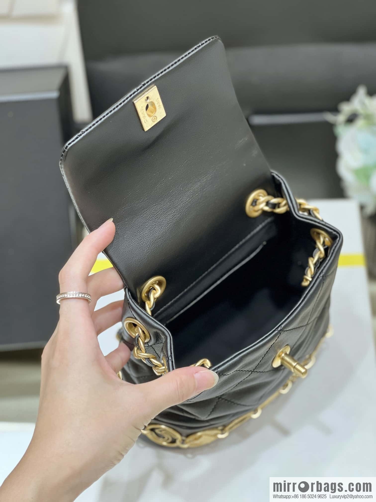 CHANEL 23B autumn and winter trailer series, badge double backpack AS4275