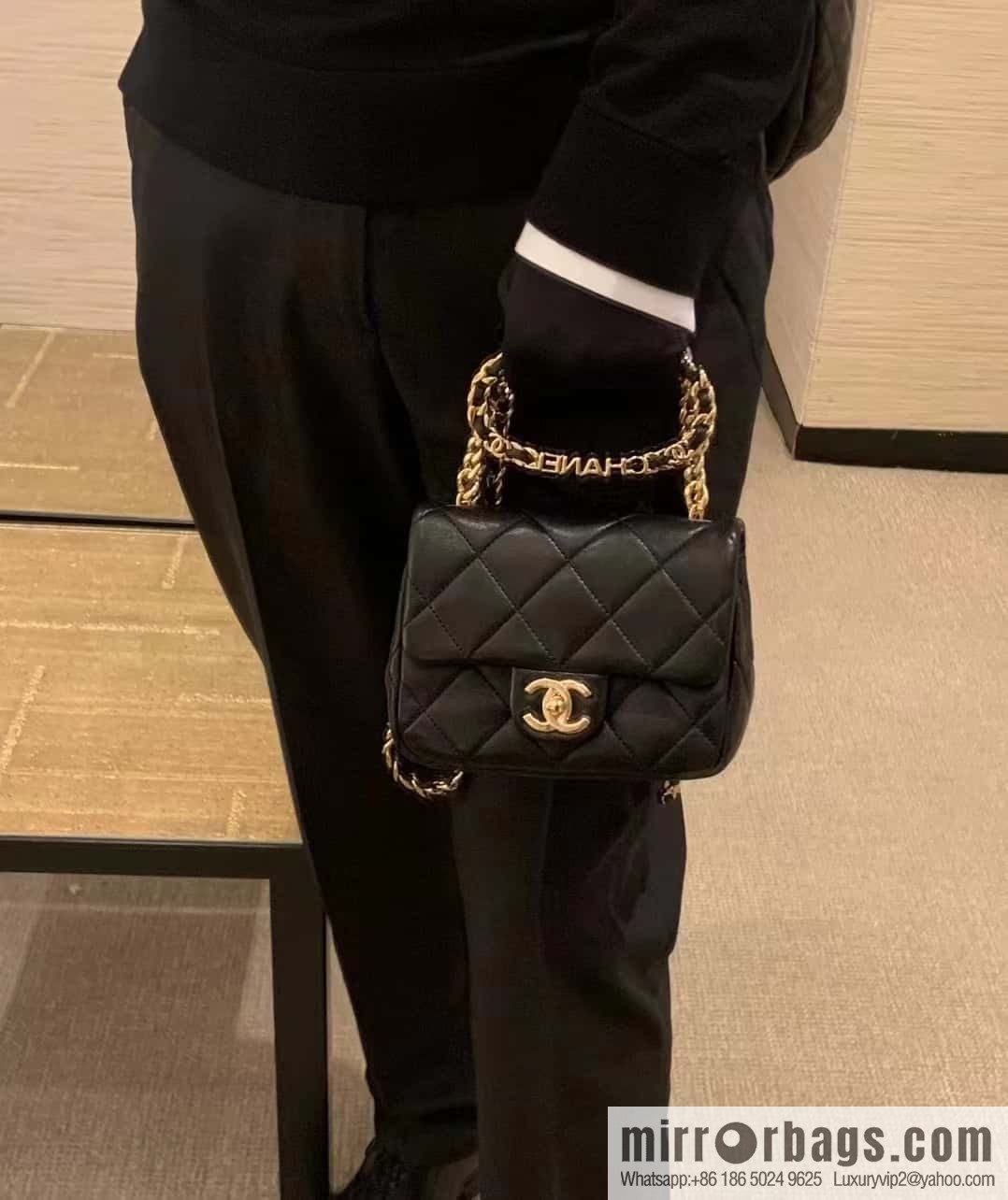 CHANEL 23C early spring vacation new model, arm in arm fat AS3748