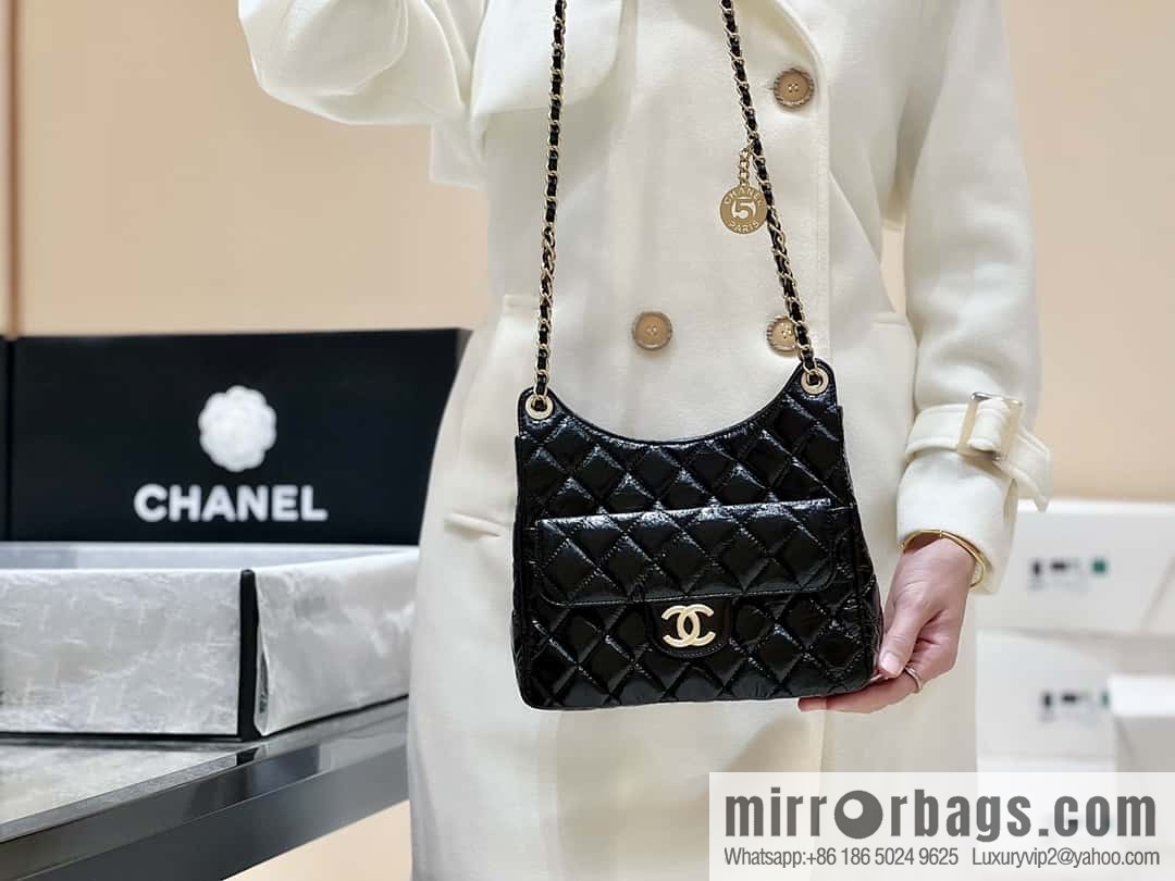 CHANEL 23C early spring vacation new No. 5 gold coin tag hobo hippie bag AS3690