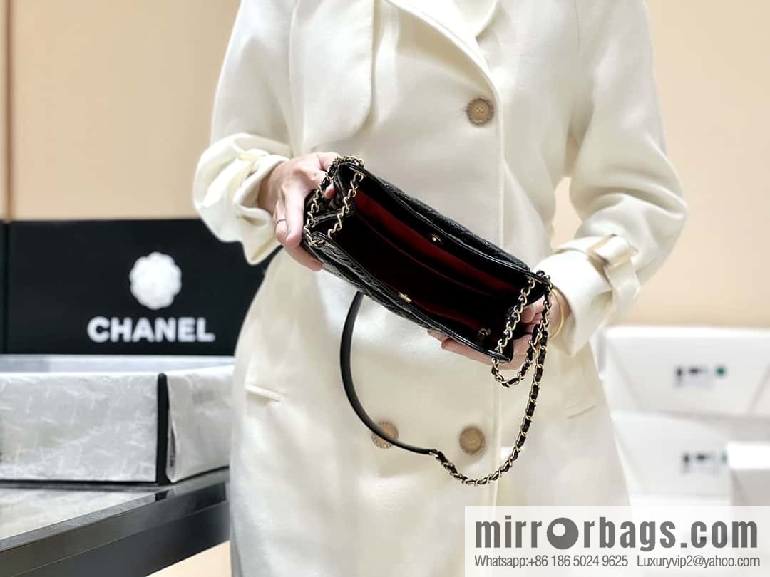 CHANEL 23C early spring vacation new No. 5 gold coin tag hobo hippie bag AS3690