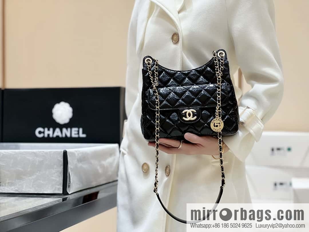 CHANEL 23C early spring vacation new No. 5 gold coin tag hobo hippie bag AS3690