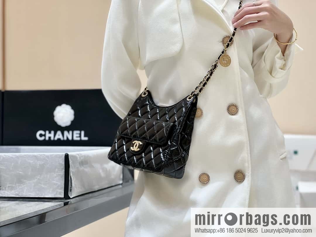 CHANEL 23C early spring vacation new No. 5 gold coin tag hobo hippie bag AS3690
