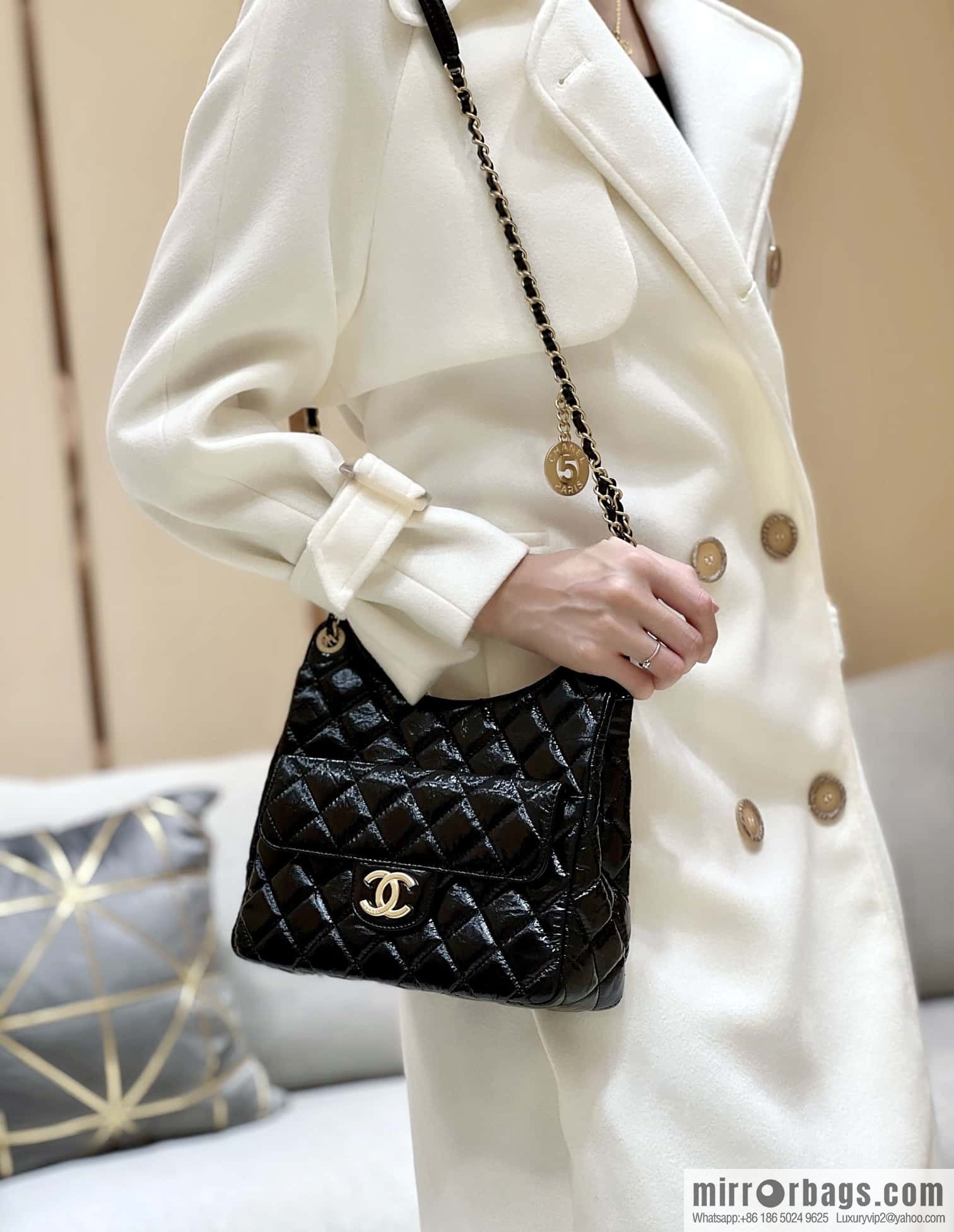 CHANEL 23C early spring vacation new No. 5 gold coin tag hobo hippie bag AS3690