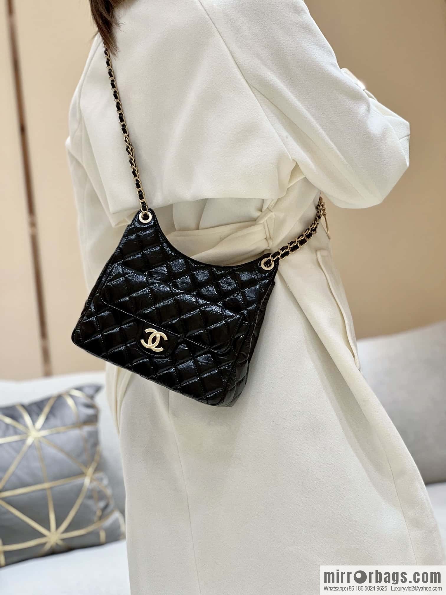 CHANEL 23C early spring vacation new No. 5 gold coin tag hobo hippie bag AS3690