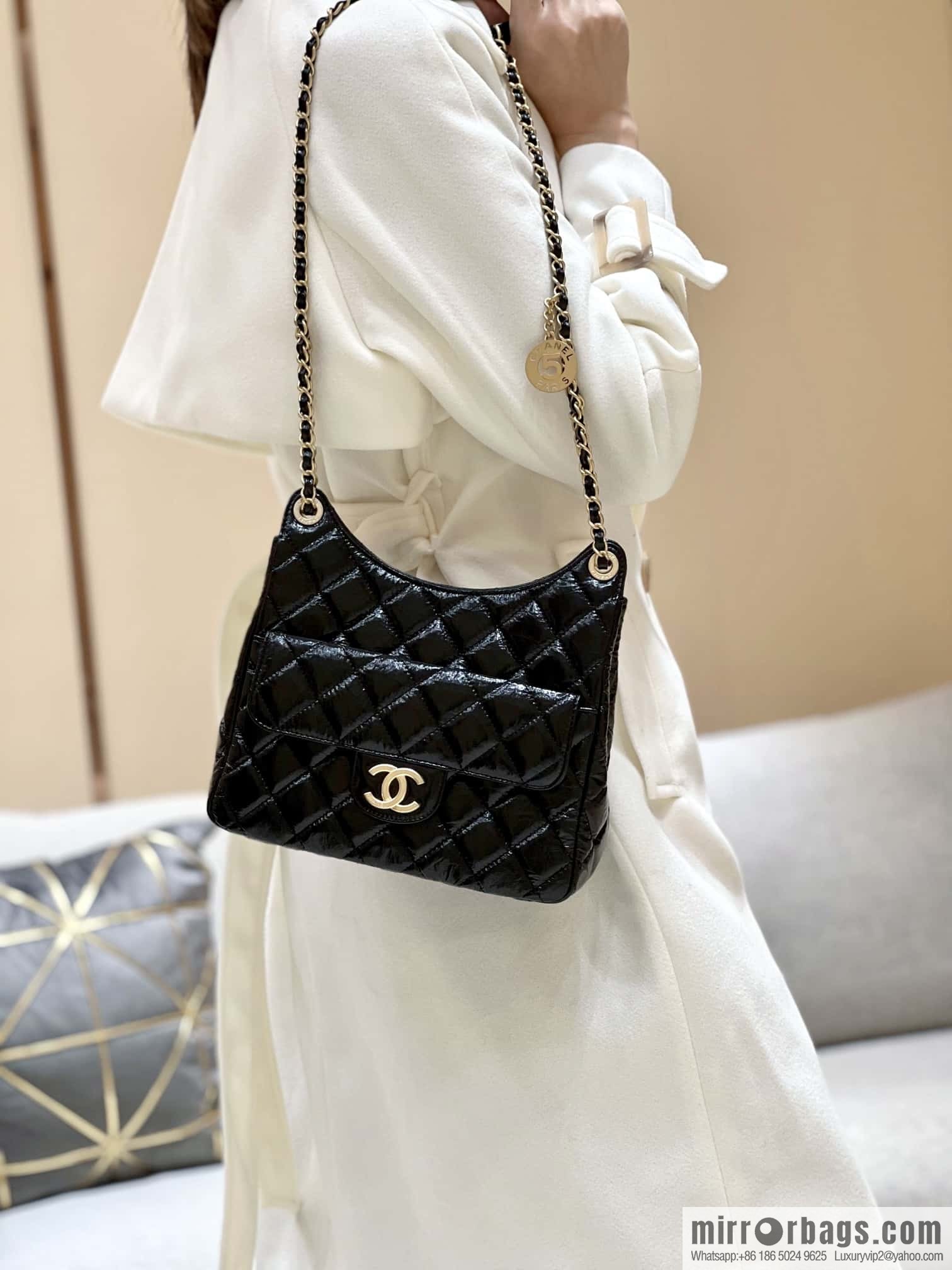 CHANEL 23C early spring vacation new No. 5 gold coin tag hobo hippie bag AS3690