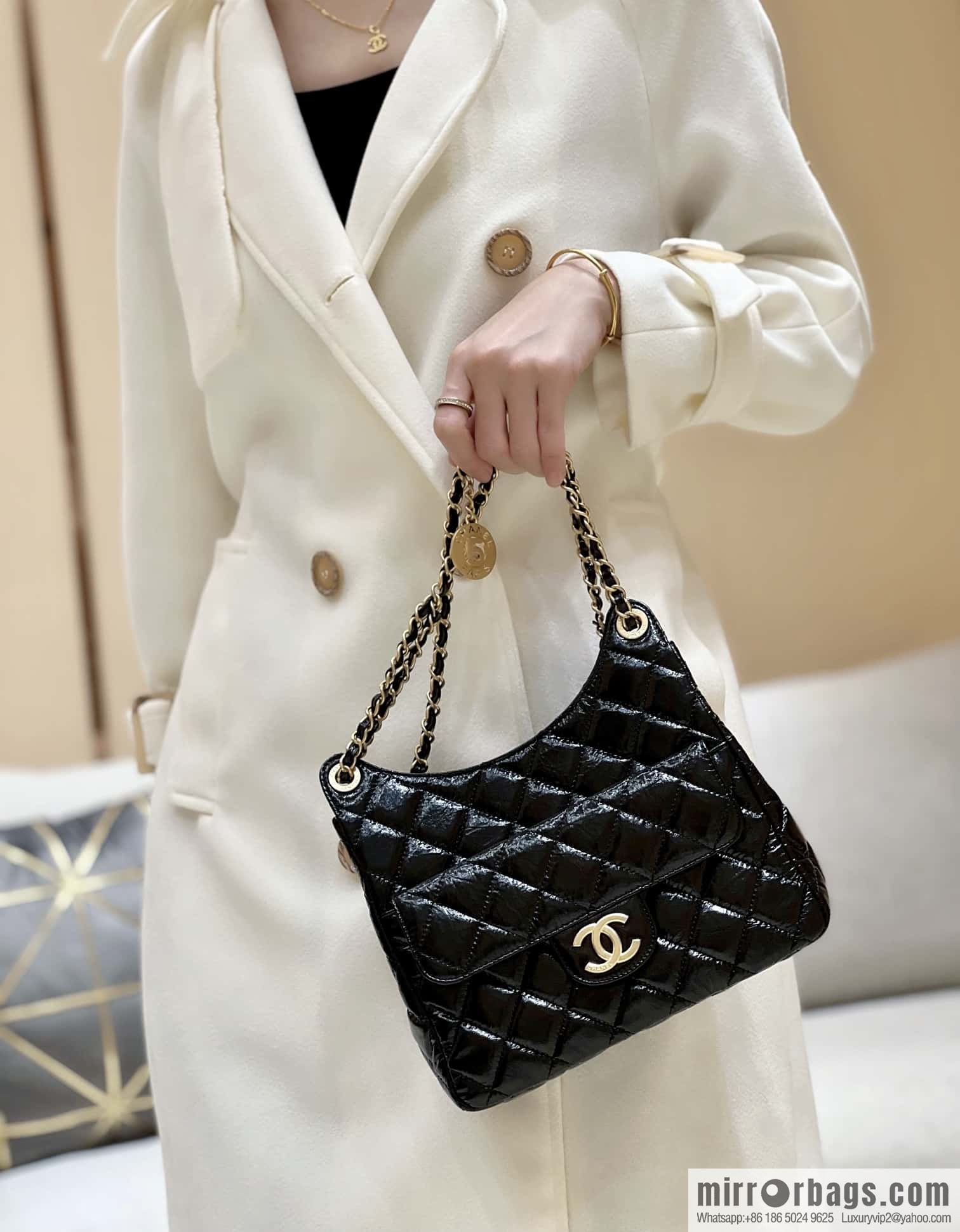 CHANEL 23C early spring vacation new No. 5 gold coin tag hobo hippie bag AS3690