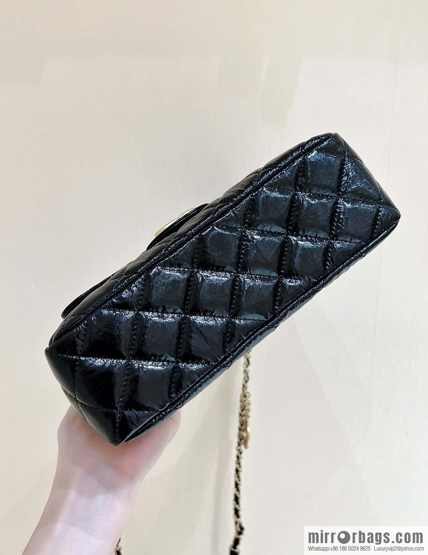 CHANEL 23C early spring vacation new No. 5 gold coin tag hobo hippie bag AS3690