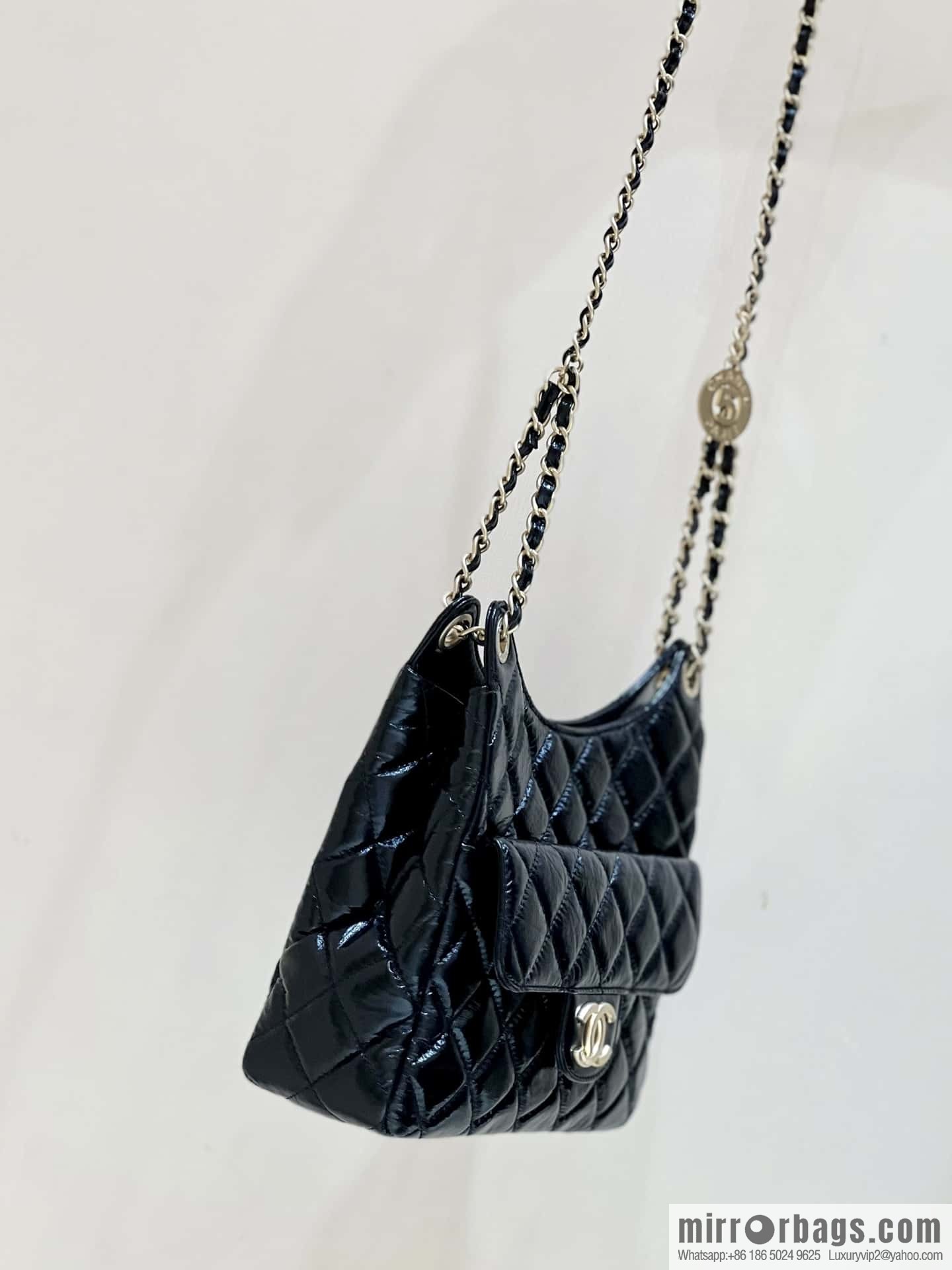 CHANEL 23C early spring vacation new No. 5 gold coin tag hobo hippie bag AS3690
