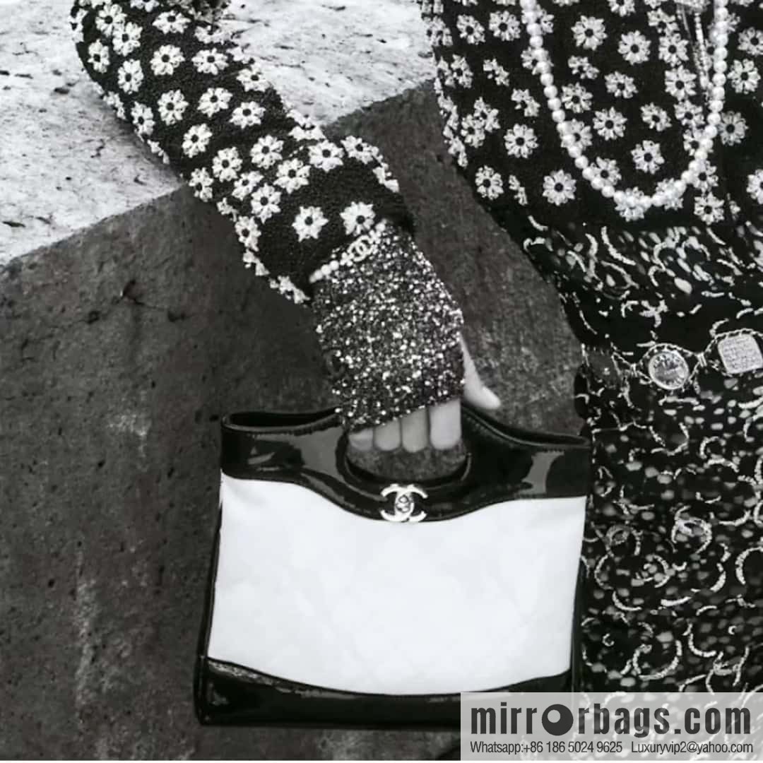 CHANEL 23A Superior Handicraft Series 31bag mini AS4133