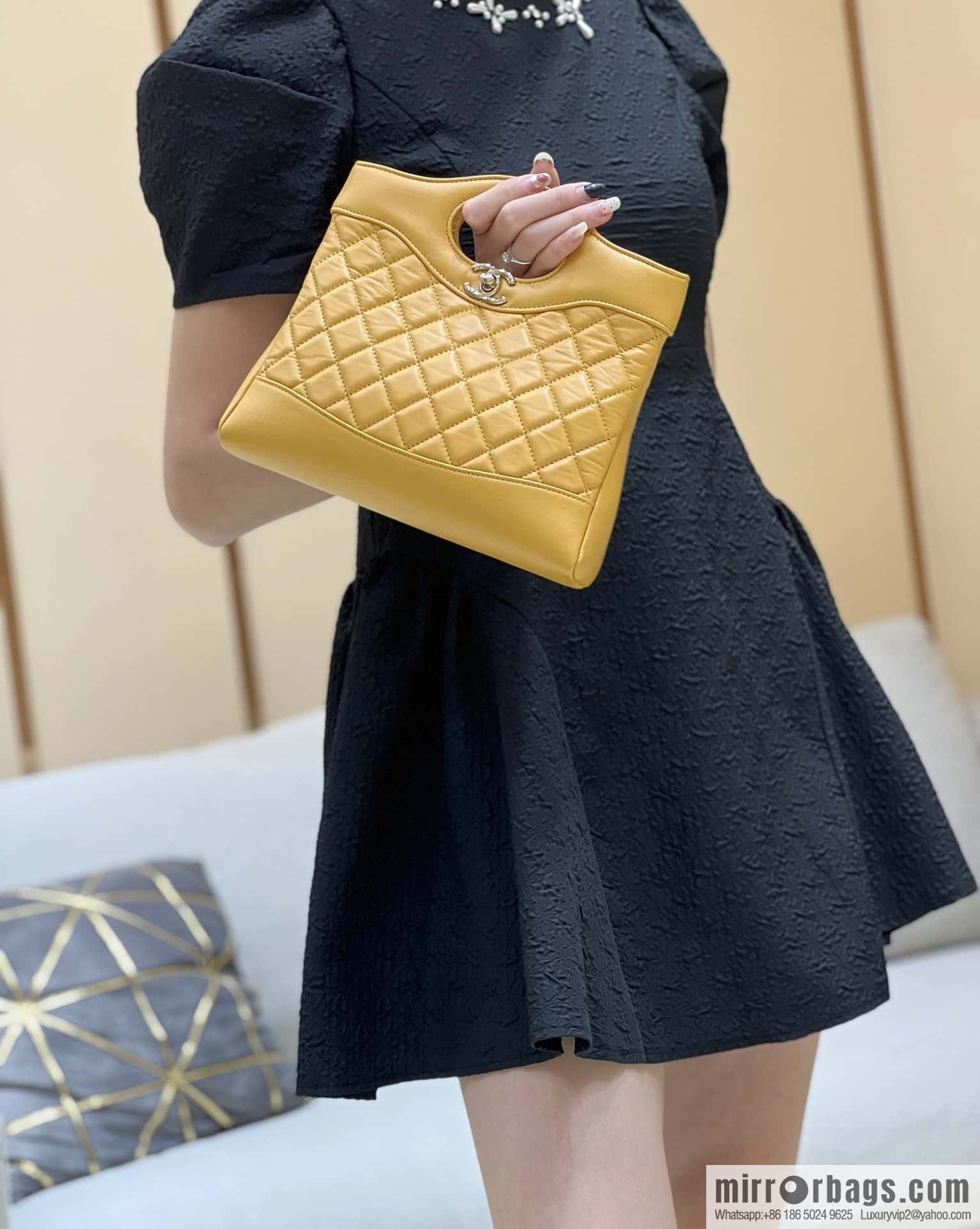CHANEL 23A Advanced Handicraft Series 31bag mini AS4133 yellow