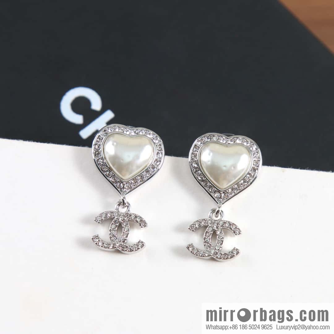 New ☑️ Chanel C2 double c peach heart love stud earrings