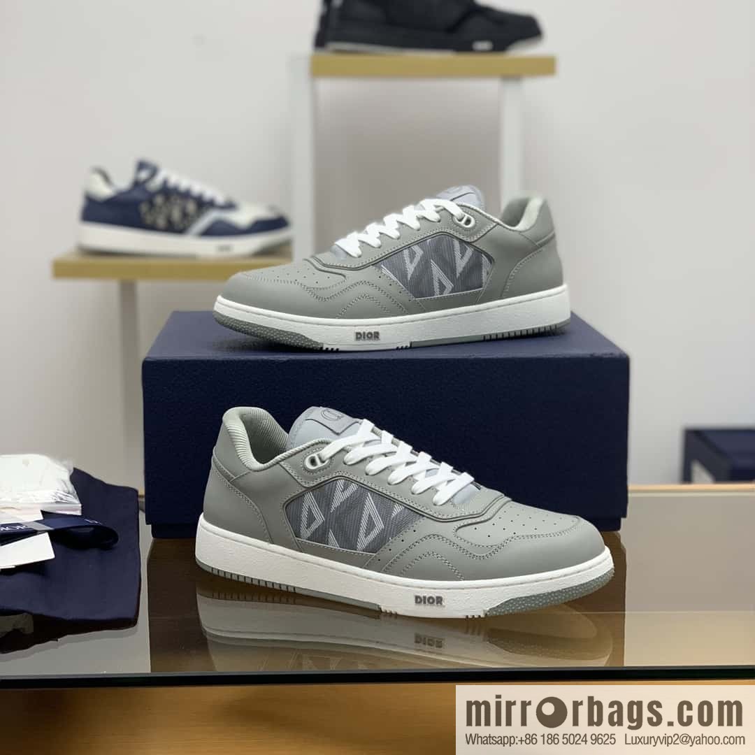 Dior uses black smooth cow leather (fabric) to carefully make B27 low-top sneakers